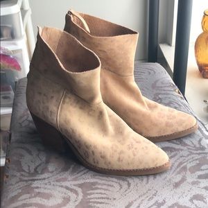 Camel faded leopard booties